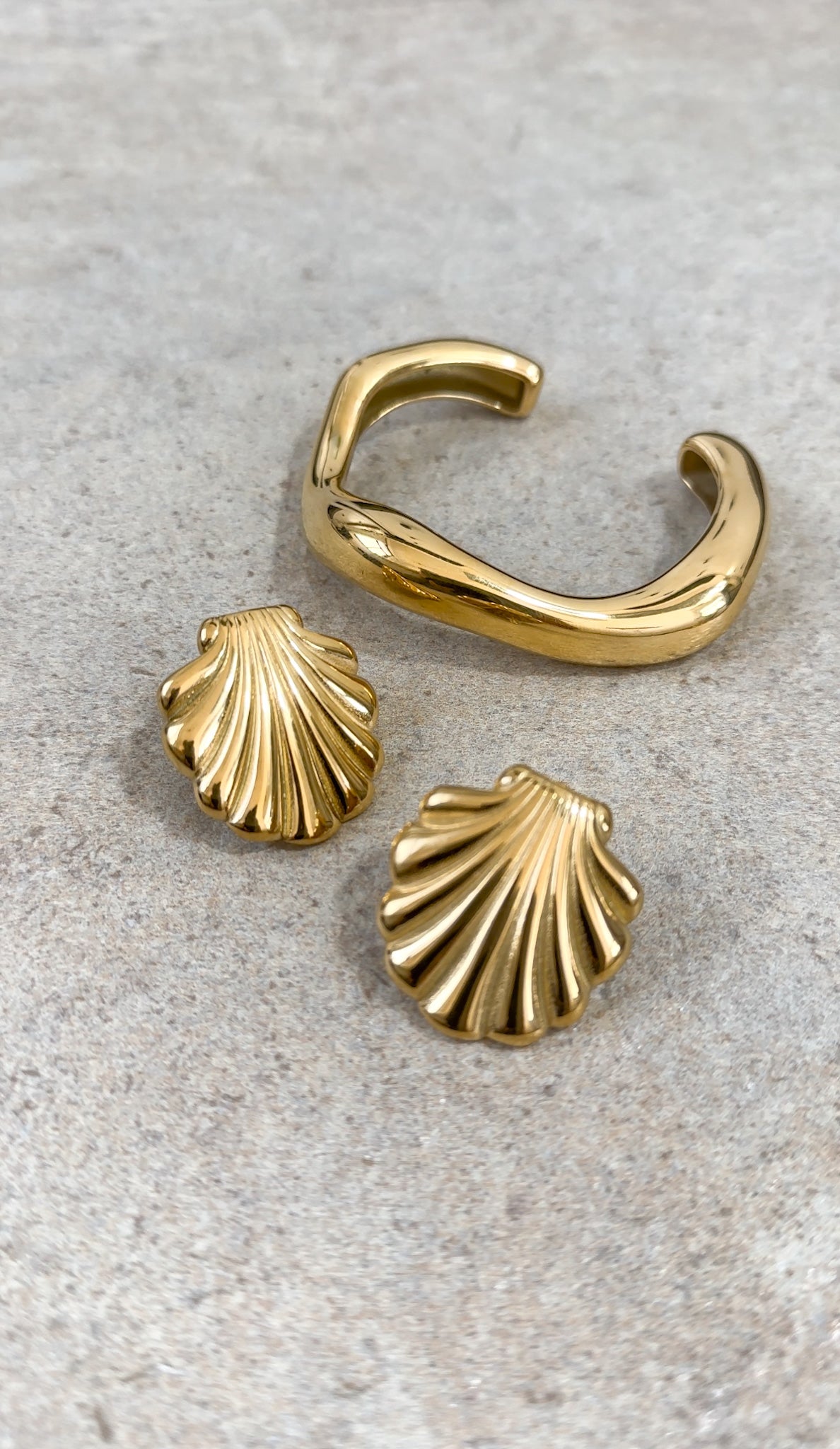 18k gold chunky wavy bangle cuff and shell shaped earrings