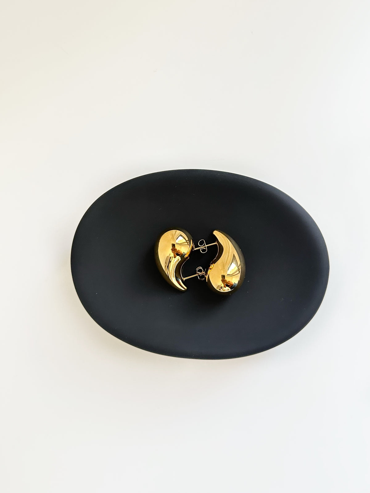 Gold chunky tear drop huggies