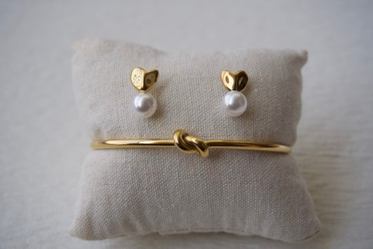 Vera Pearl Earrings