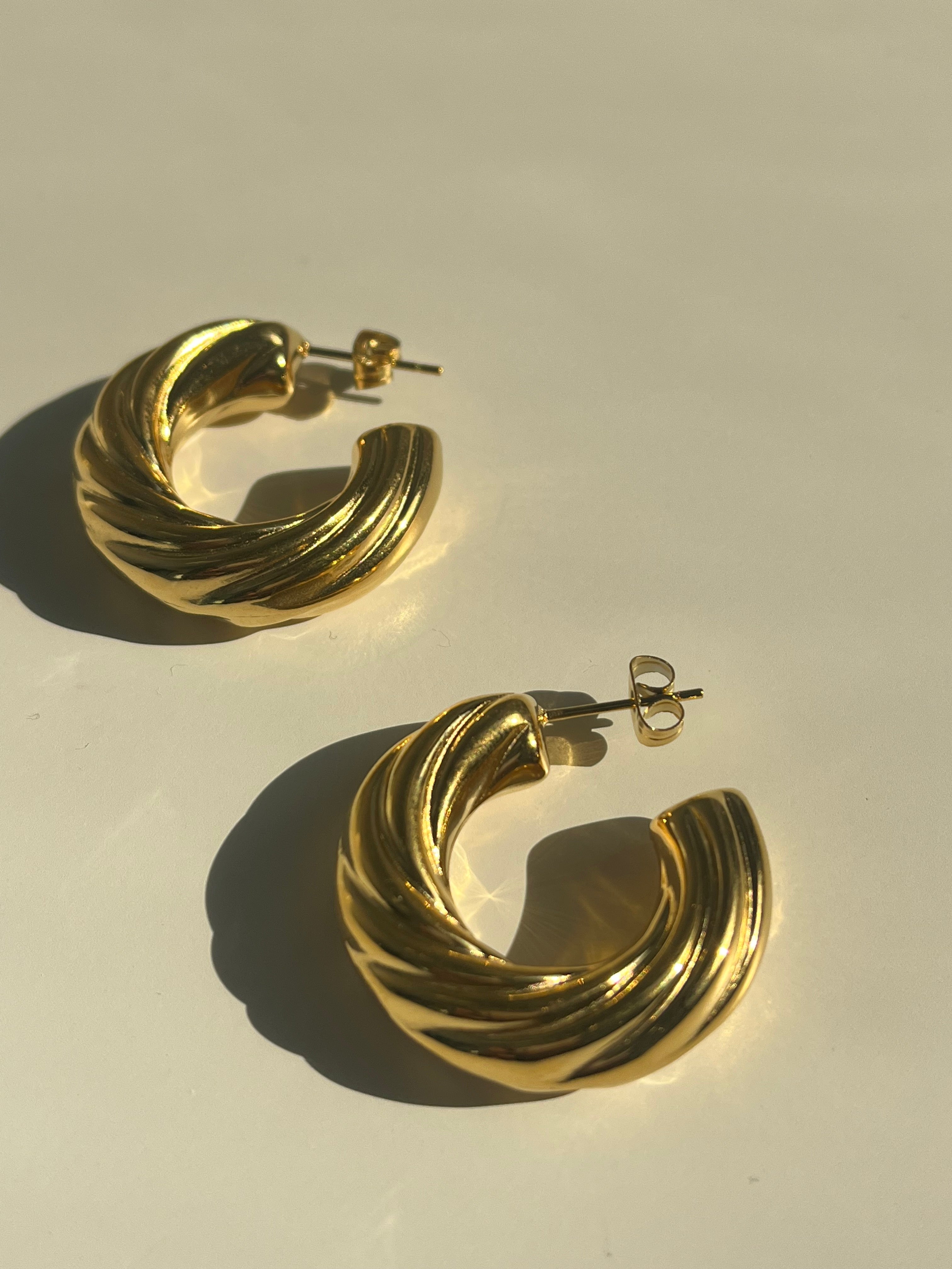 light weight chunky gold hoops. Water resistant and hypoallergenic earrings