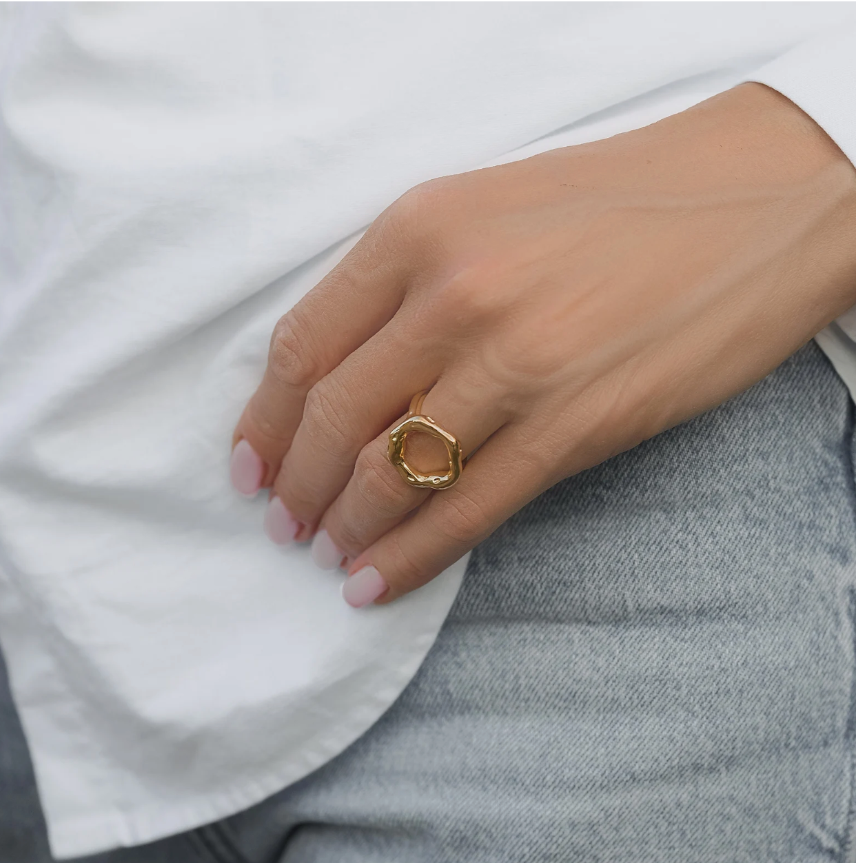 oval cut out gold ring 