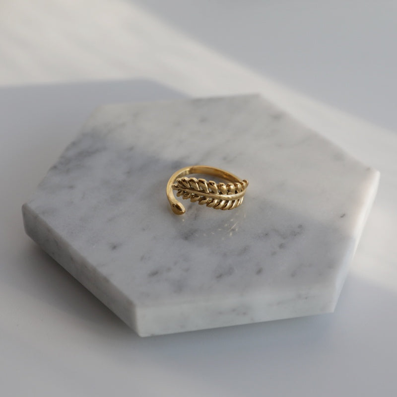 Gold willow leaf ivy ring 